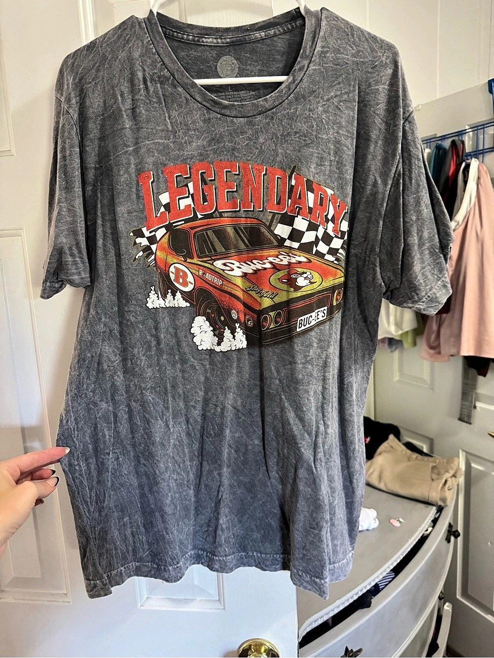 Buc-ee’s Graphic Short Sleeve Tee in Gray